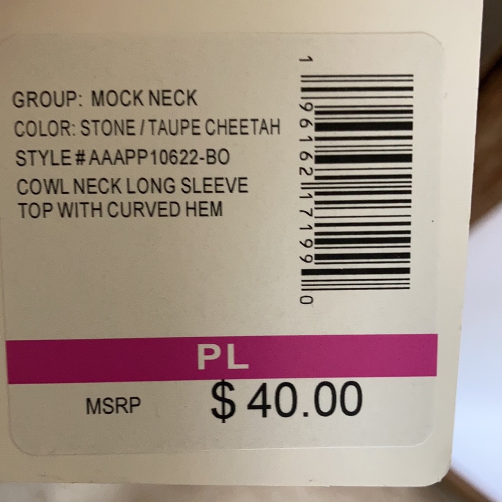 Emily Daniels top cheetah print mockneck top PL - Picture 17 of 17